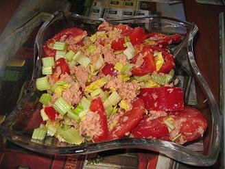 Красный салат с тунцом